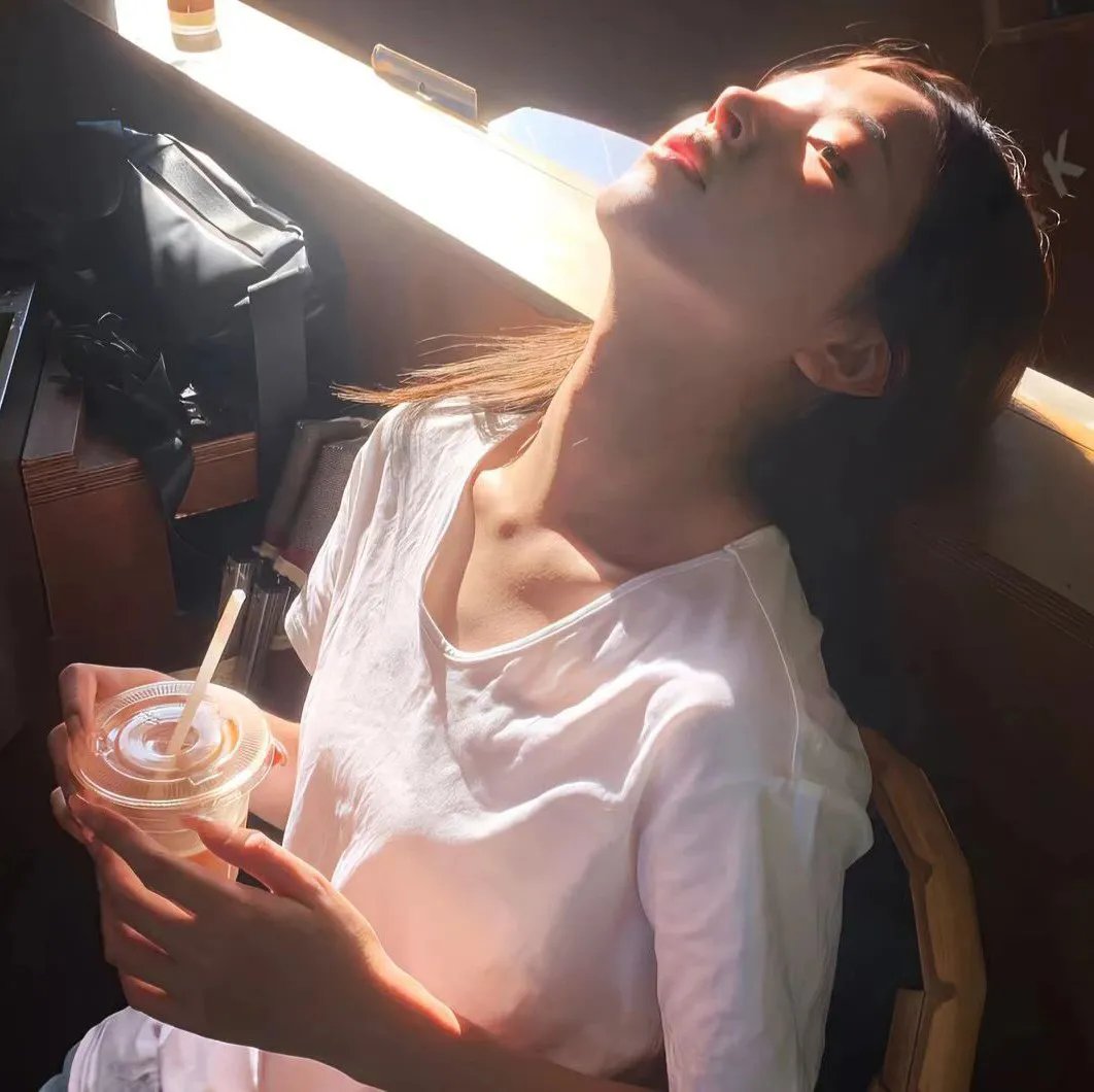 蕾哈娜内衣秀4